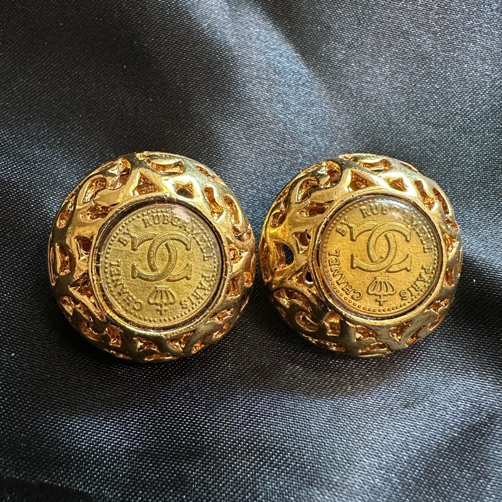 Chanel RUBCAMELL PARIS AMBER GOLD TONE CLIP ON EARRINGS